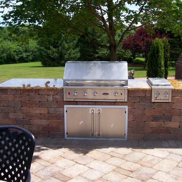 Built-in Grill with Granite Top