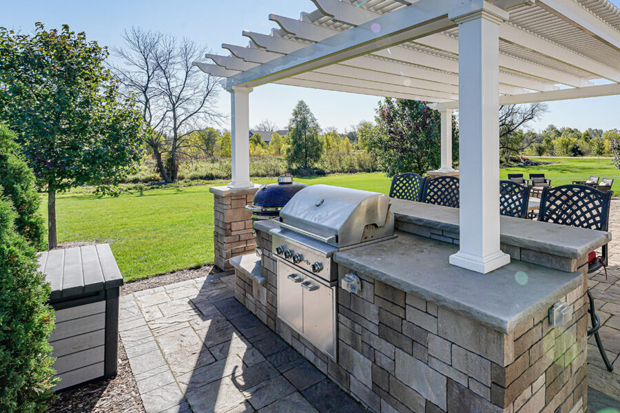 Outdoor Kitchen and Bar
